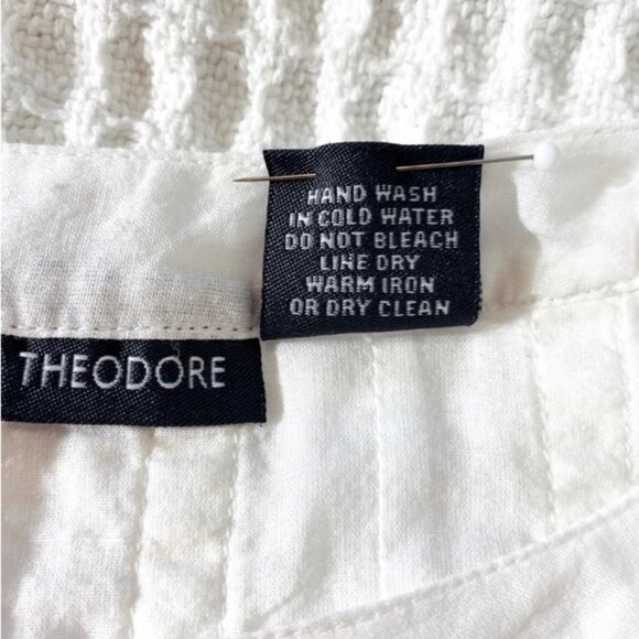 Chelsea and Theodore ribbon detail light cotton blouse w flared sleeves. Size 6 - Picture 7 of 10